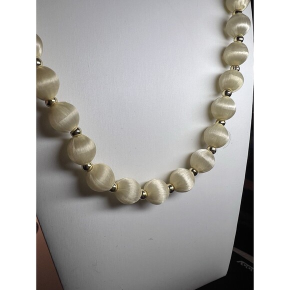 Vintage Lariat Hand Strung Satin Finish Cream and Gold Silk Thread Bead Necklace - Picture 2 of 2
